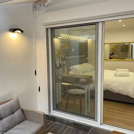 Hideaway Boutique Apartment เอเธนส์ ภายนอก รูปภาพ