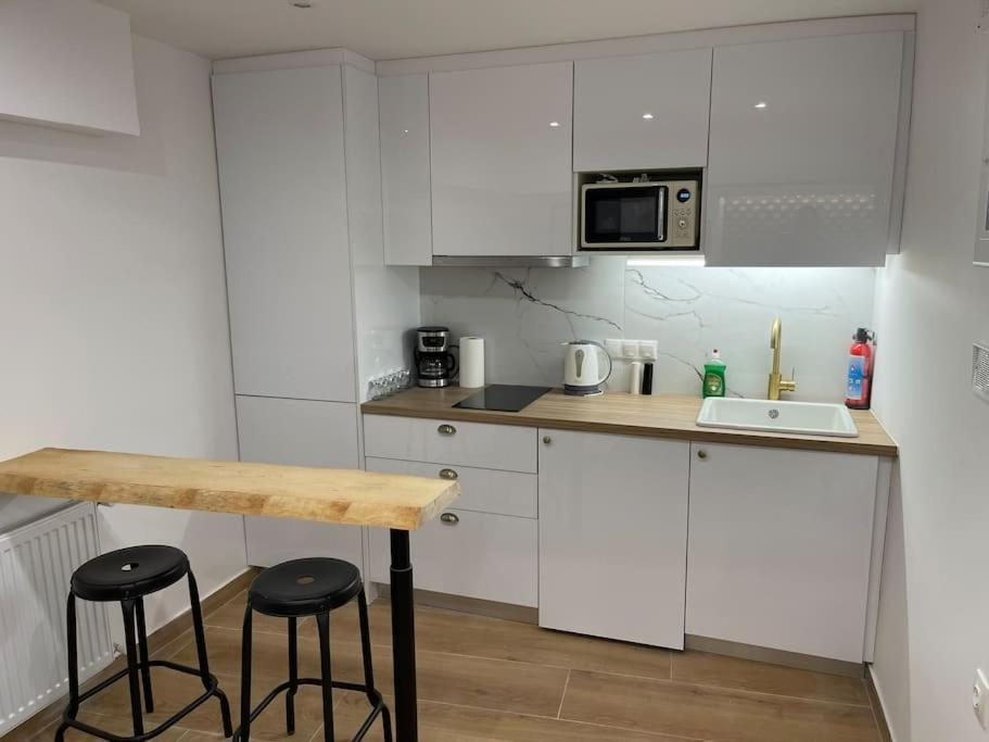 Hideaway Boutique Apartment เอเธนส์ ภายนอก รูปภาพ