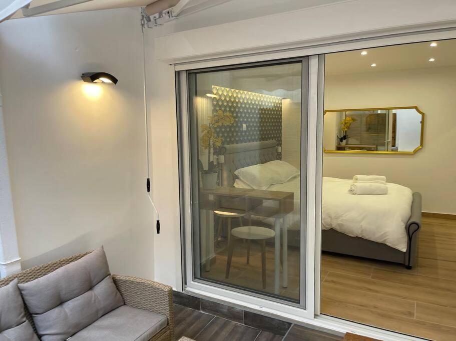Hideaway Boutique Apartment เอเธนส์ ภายนอก รูปภาพ